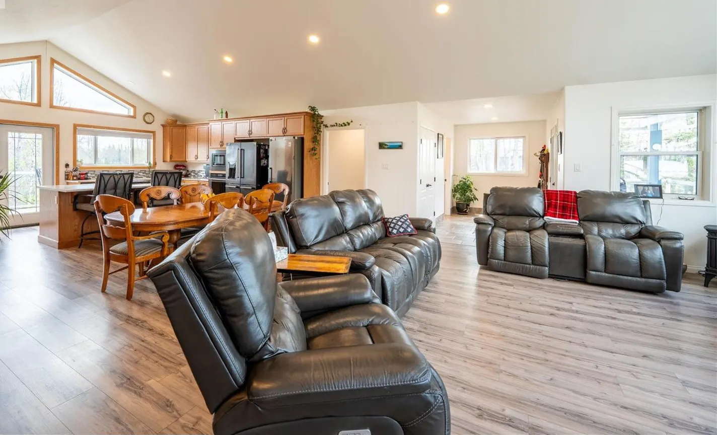 5266 West Arras Road, Dawson Creek, BC — photo 10