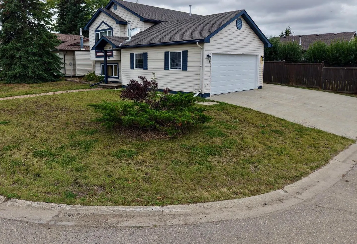 10717 Cyprus Court, Dawson Creek, BC — photo 2